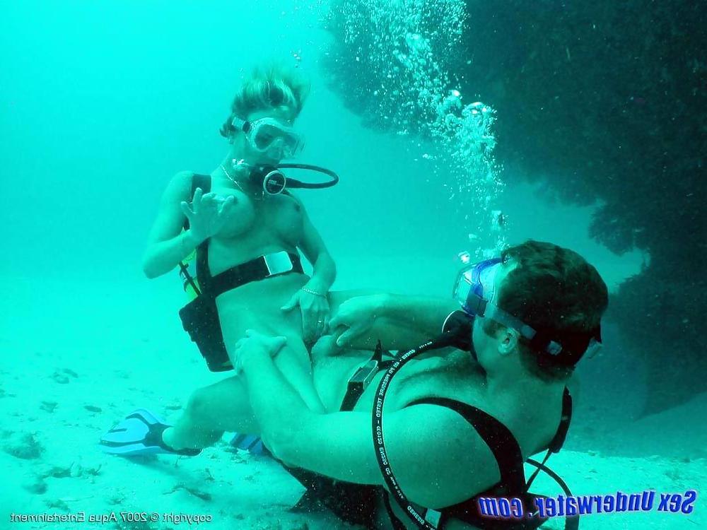 8P Underwater porn