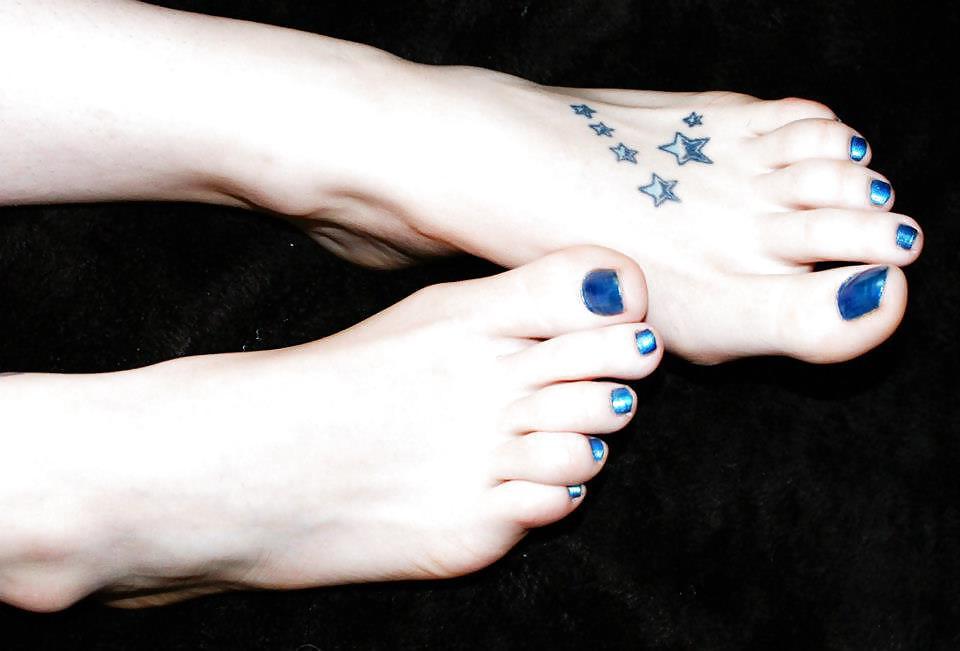 16P Friends Teen Feet