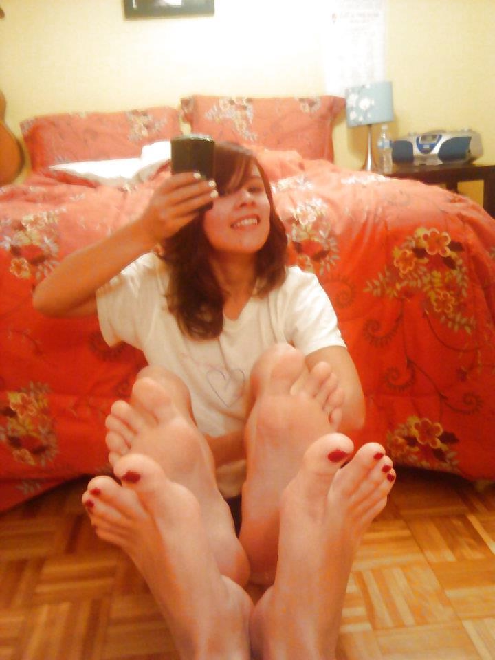 16P Friends Teen Feet