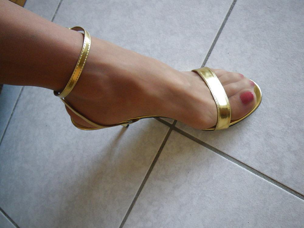 8P Golden shoes