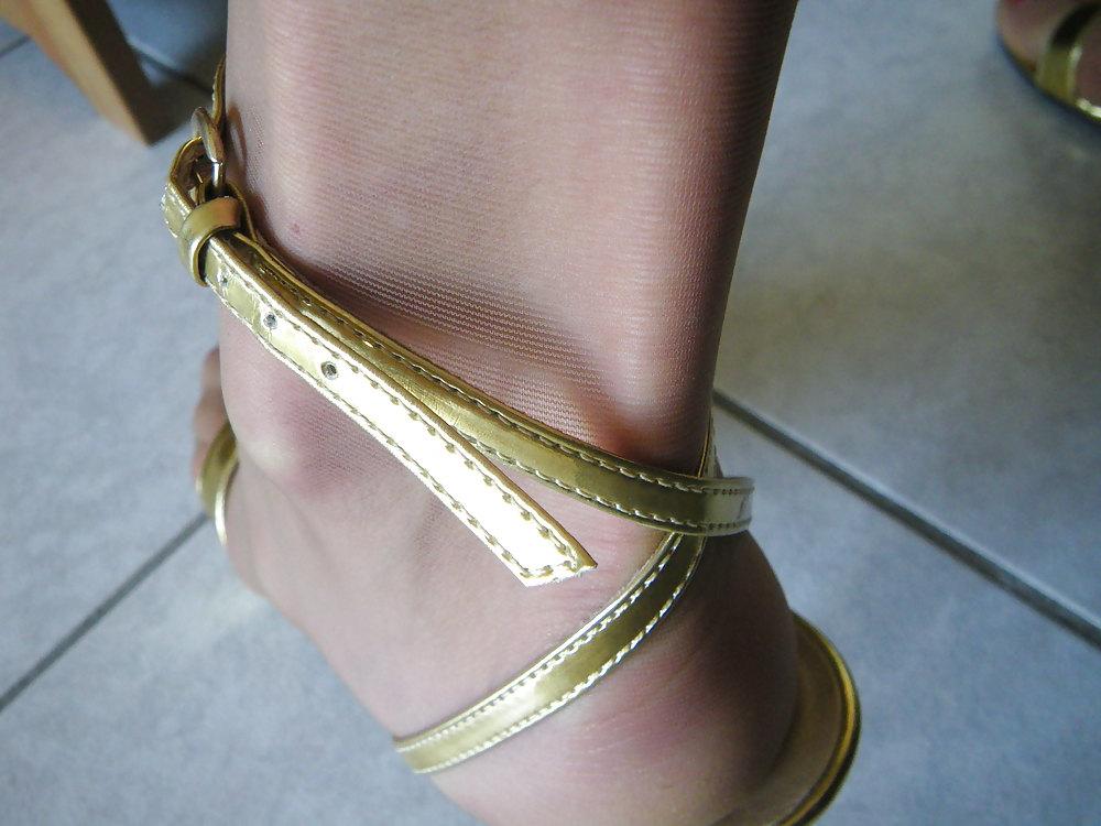 8P Golden shoes