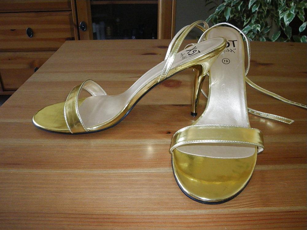 8P Golden shoes