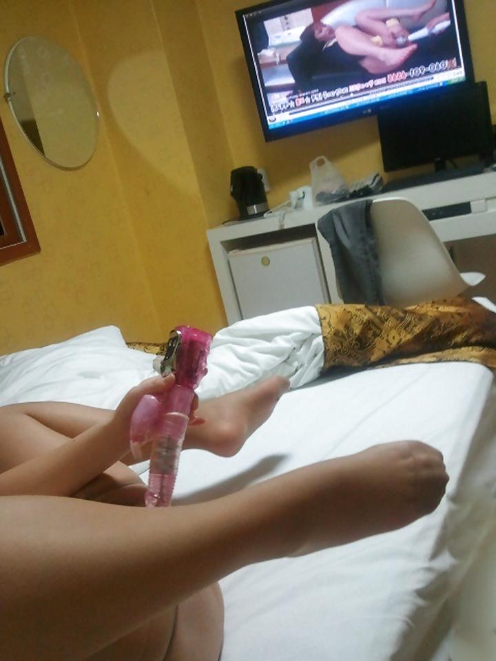 21P Playing with korean pussy