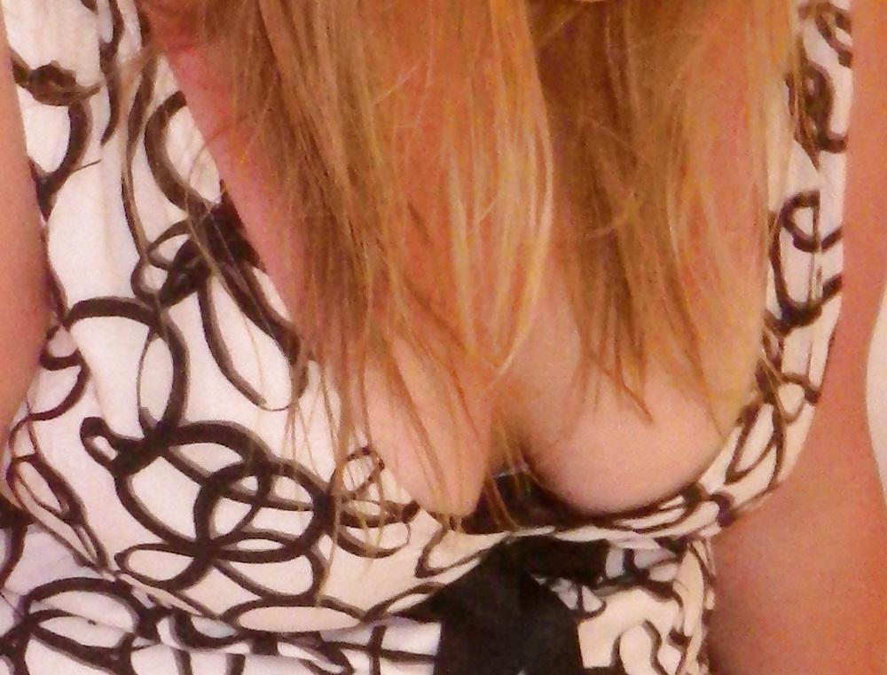 9P My wife's cleavage - le decollete de ma femme
