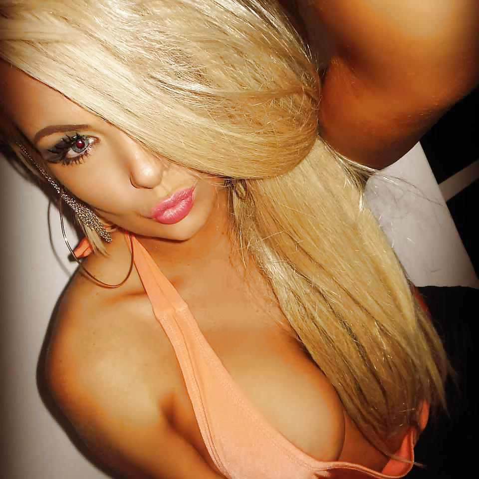 25P British Facebook Teens