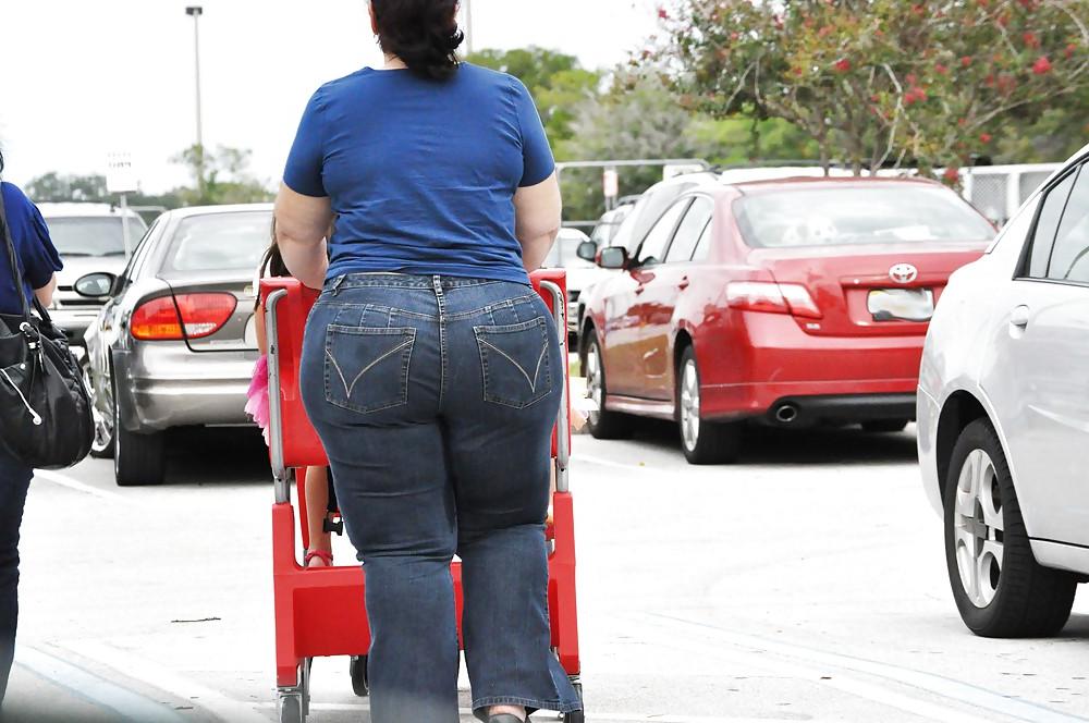 22P BBW's in Public - Juciy Fat Asses