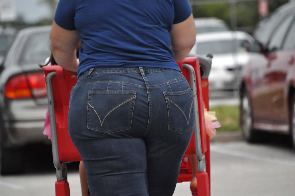 22P BBW's in Public - Juciy Fat Asses