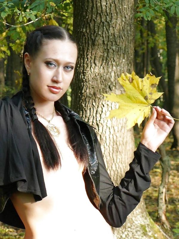 25P Sexy Dark Hair Milf Babe