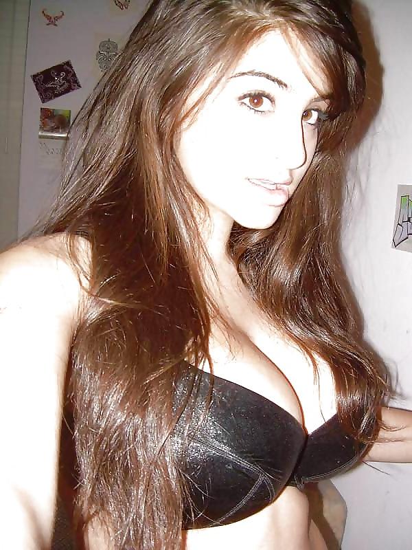 25P CLEAVAGE .... Begging to be Titty-fucked
