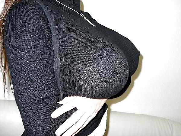 25P CLEAVAGE .... Begging to be Titty-fucked