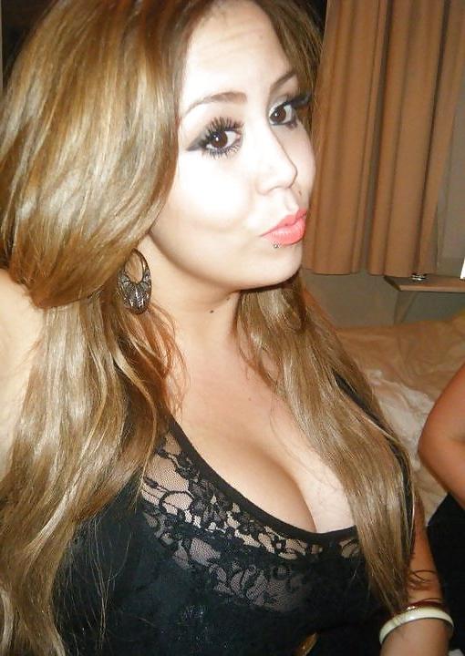 25P CLEAVAGE .... Begging to be Titty-fucked