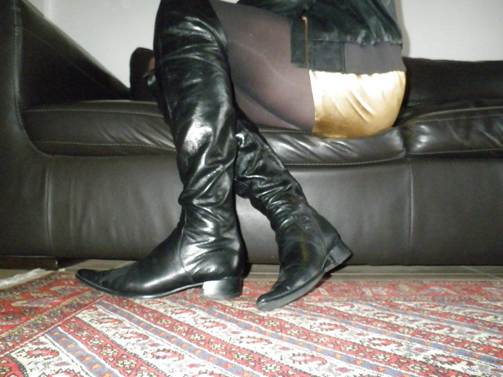 4P Alexia black and gold