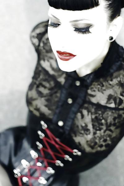 17P I took a fancy for some girls from the gothic side today...