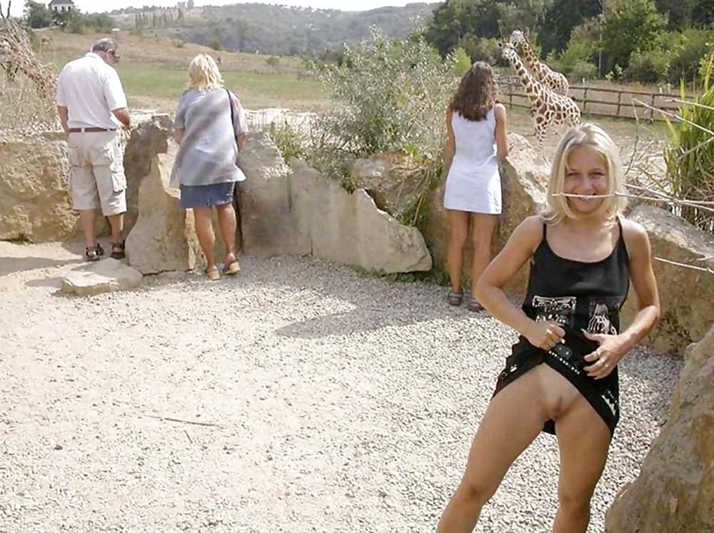 23P Exhibiendose en publico