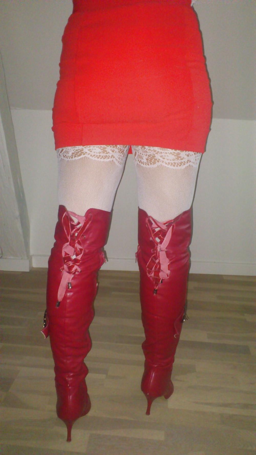 22P Red and white is Danish dynamite