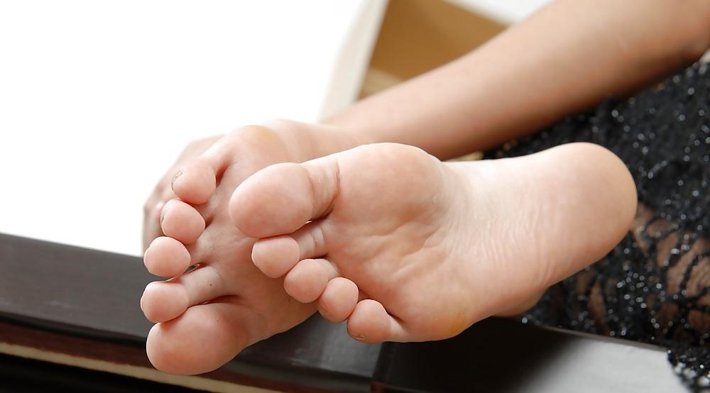 25P Asian Foot Fetish 15