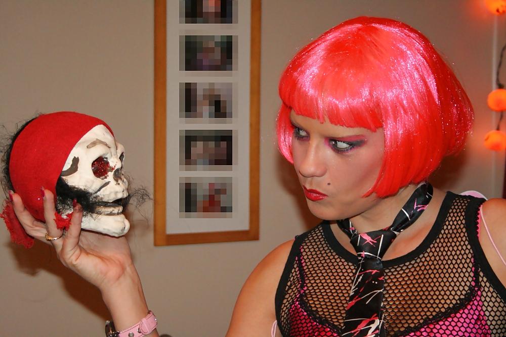 25P British Hallowe'en Whore