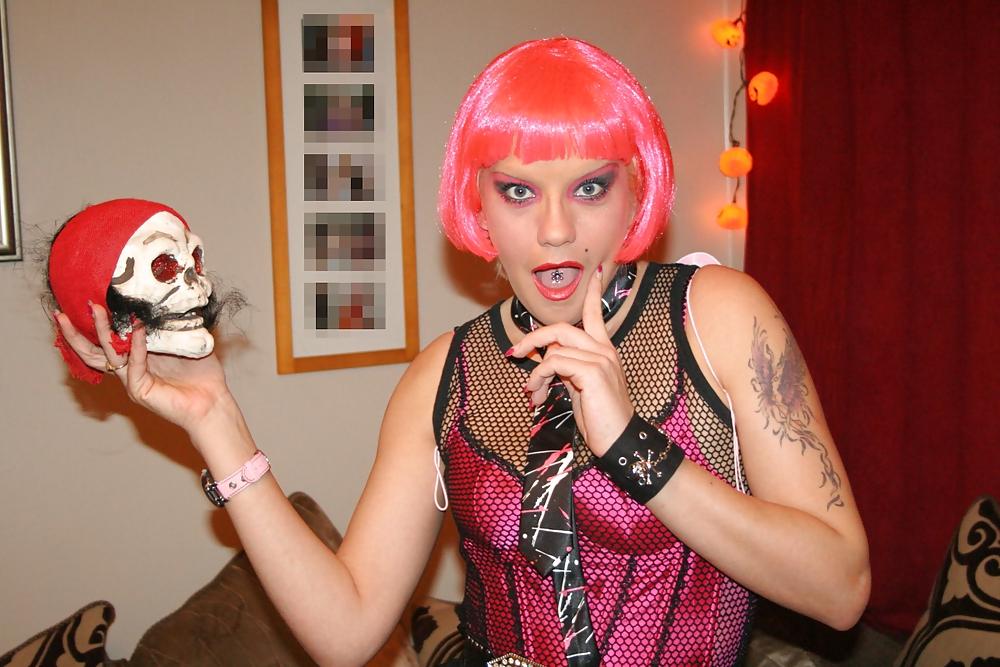 25P British Hallowe'en Whore