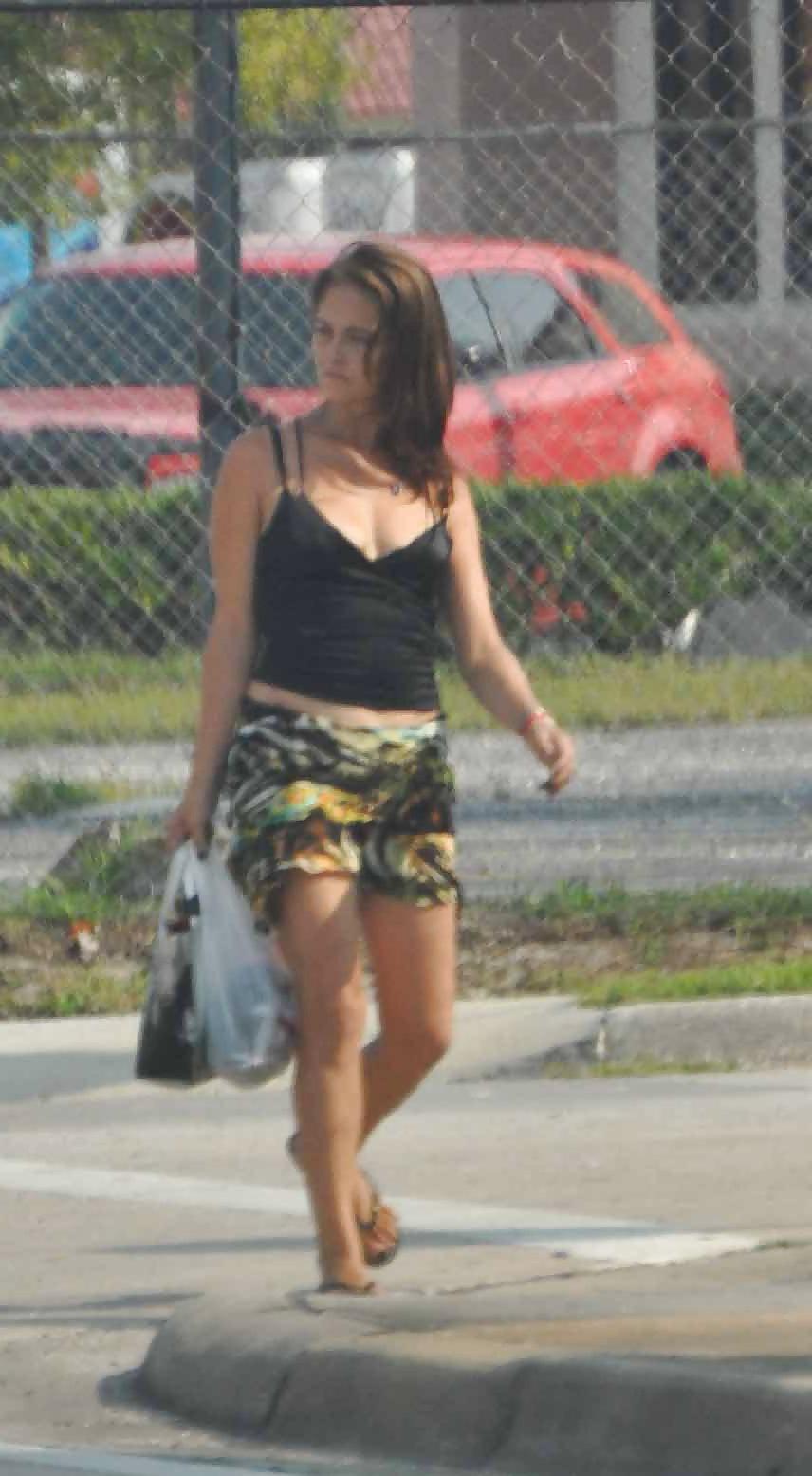 5P Hookers Sundress Riding Up
