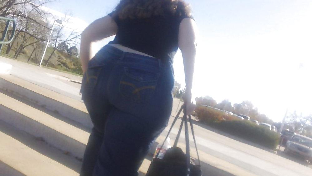 4P HUGE ASSES BOUNCING AROUND IN PUBLIC!!!!
