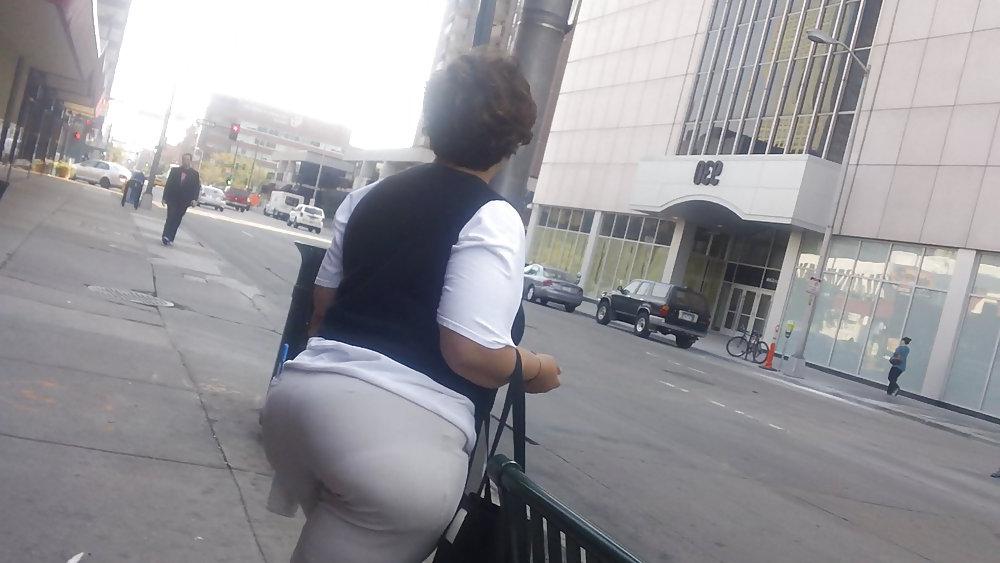 4P HUGE ASSES BOUNCING AROUND IN PUBLIC!!!!