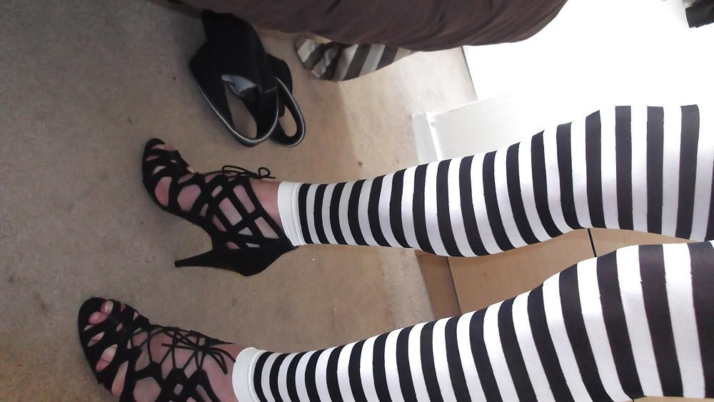 5P Stockings and bare feet for all you foot fetishists xx