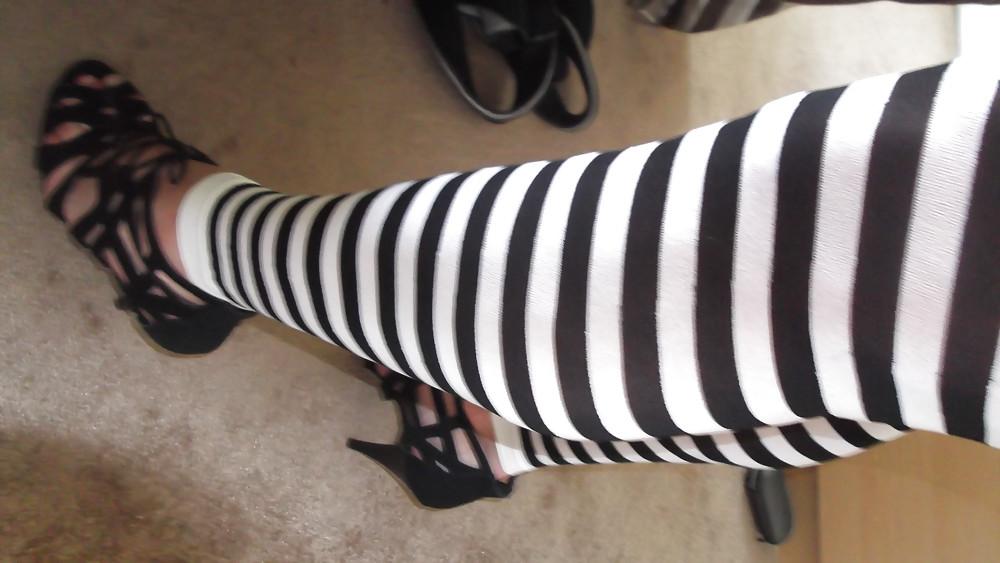 5P Stockings and bare feet for all you foot fetishists xx