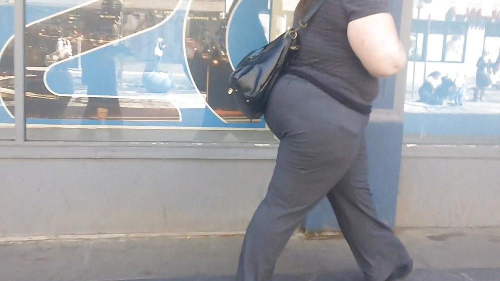 4P MONSTER ASSES BOUCING AROUND IN PUBLIC!!!!! 