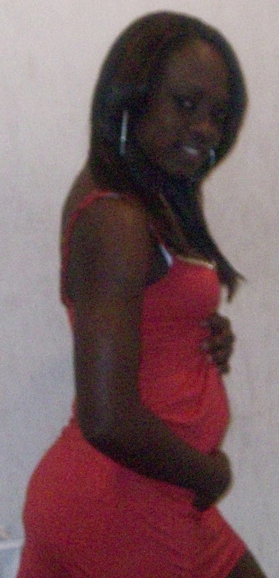25P British Ebony Loves to Pose