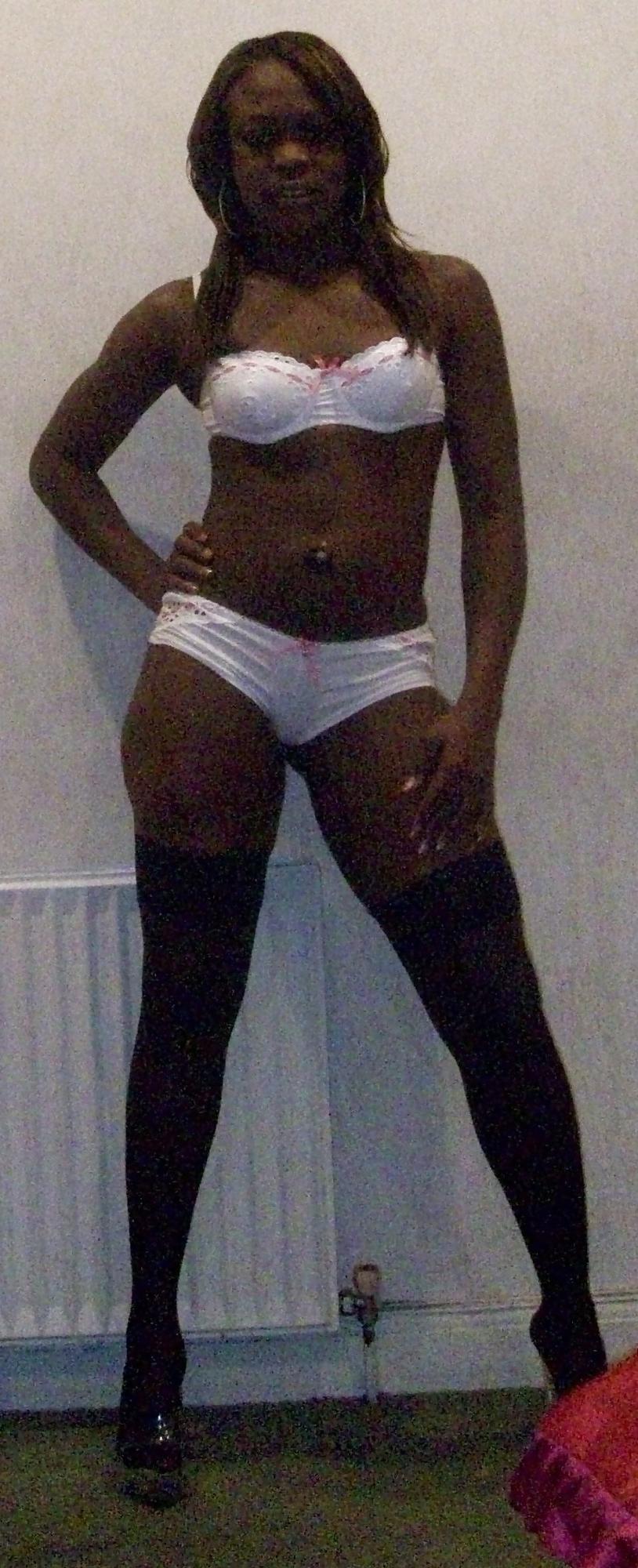 25P British Ebony Loves to Pose