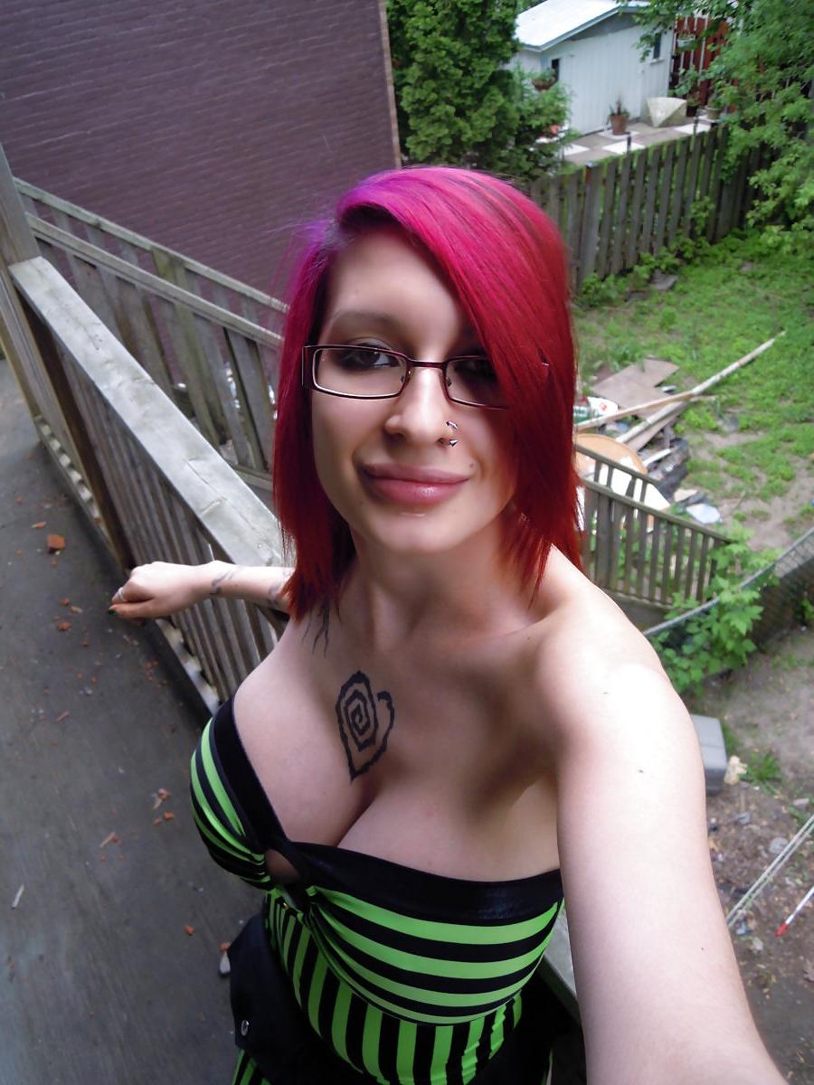 22P Ariane: Fake-Titten-Fetisch-Model-Geek!