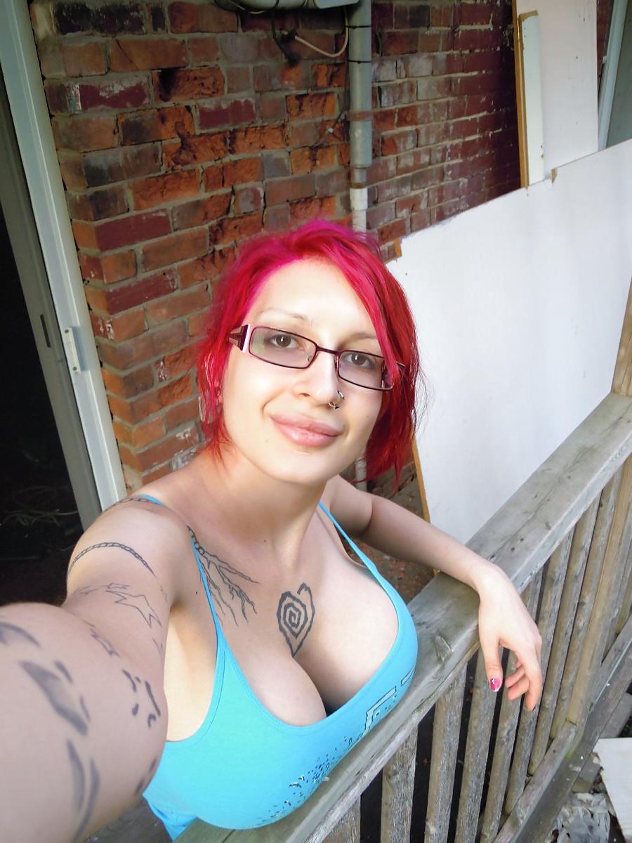 22P Ariane: Fake-Titten-Fetisch-Model-Geek!