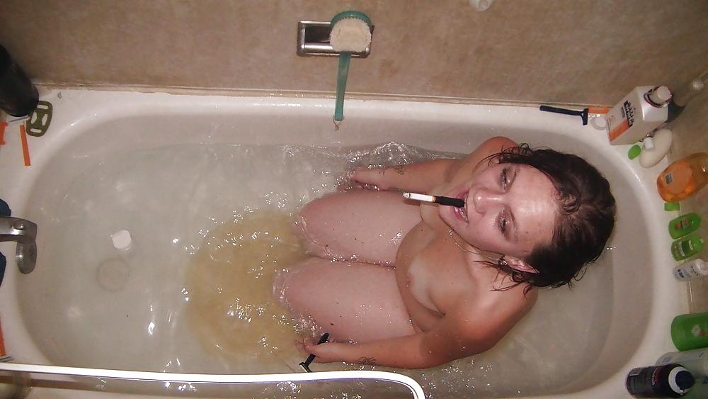 10P 18YO KATTIE IN SHOWER