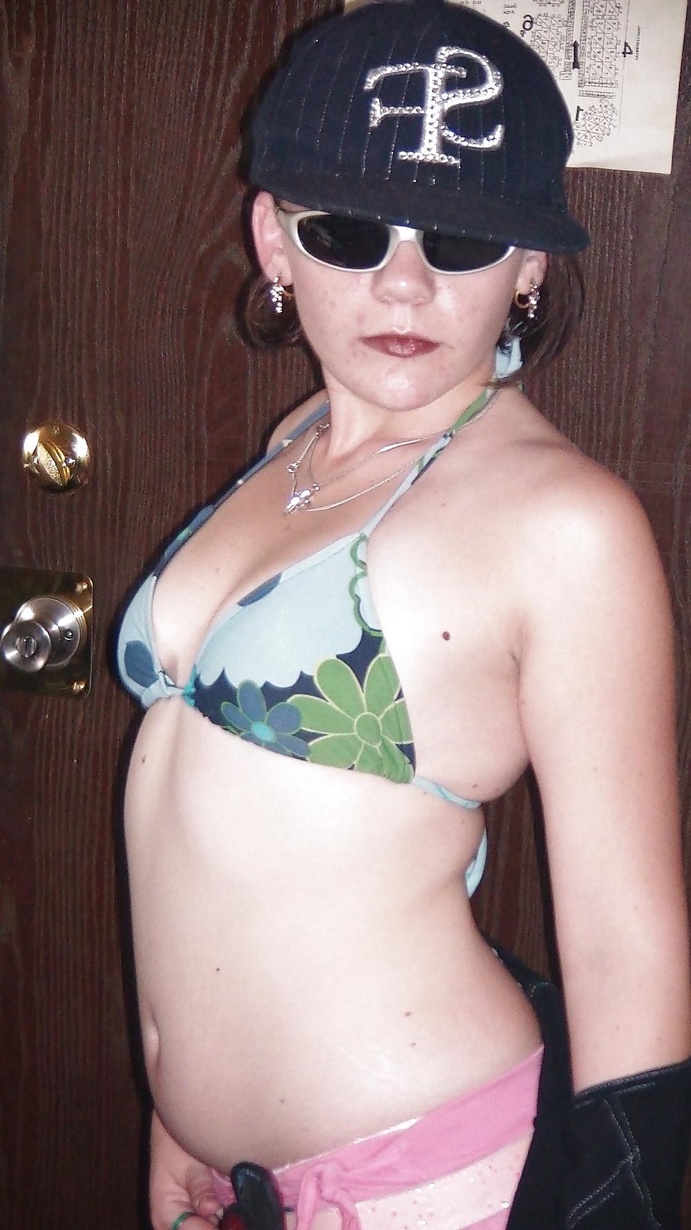 10P 18YO KATTIE IN SHOWER