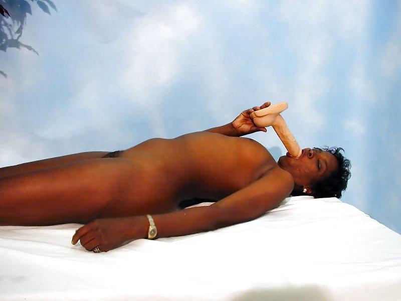 25P Mature ebony, femme mure black.
