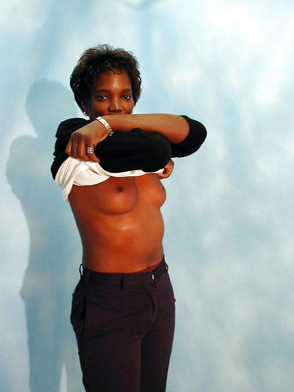 25P Mature ebony, femme mure black.