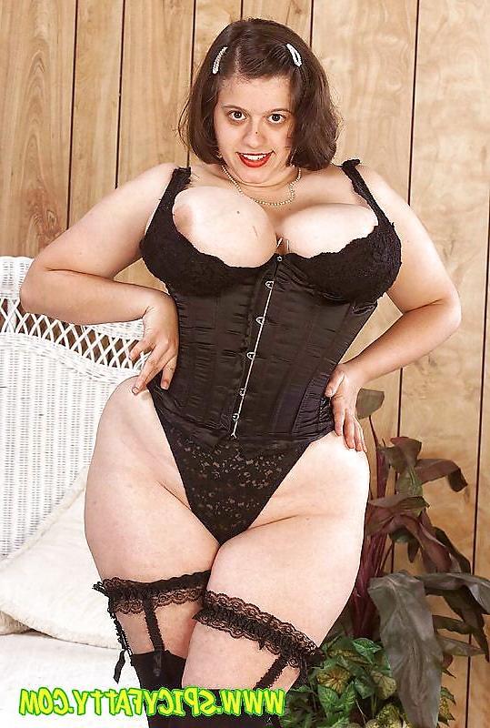 25P Bbw corset and lingerie