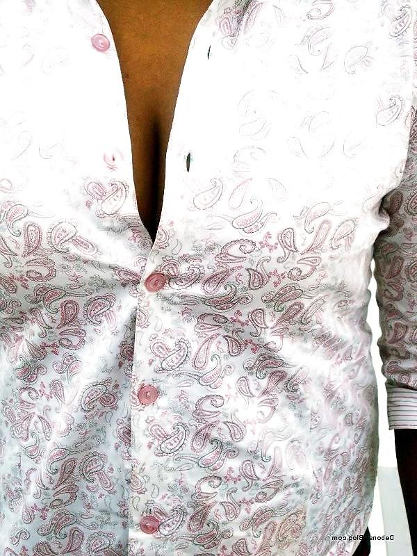 10P Hot paki bhabhi showing awesome cleavage tits and ass pics