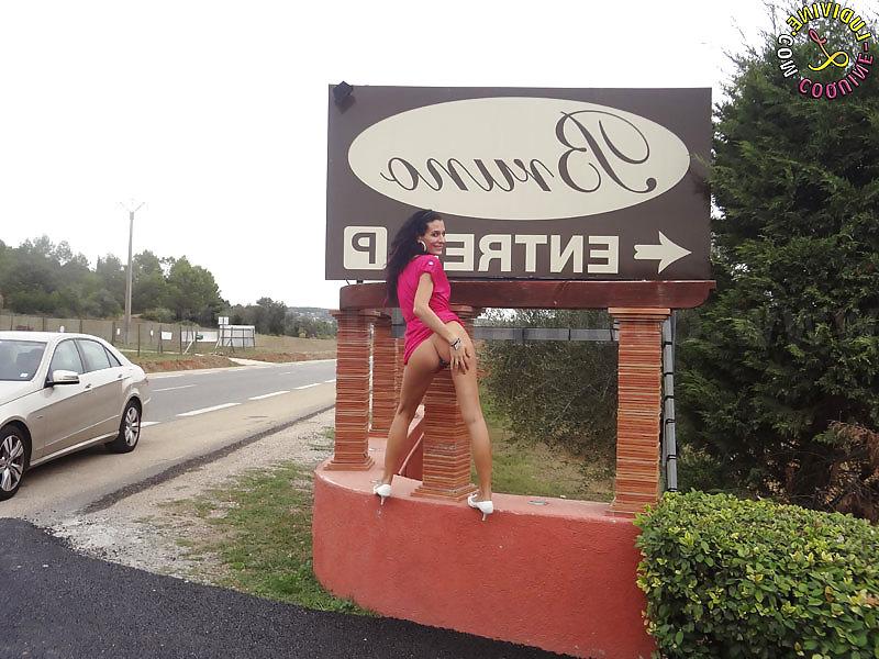 10P Ludivine slut showing off in front of a restaurant