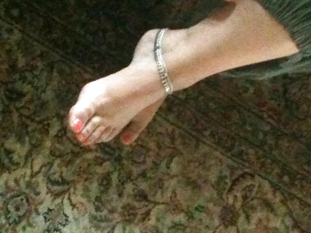 25P Nice feet