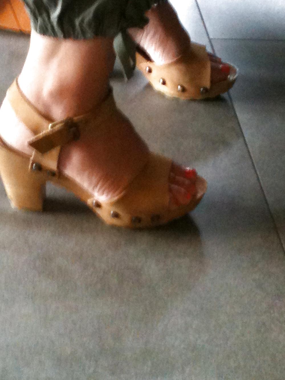 25P Nice feet