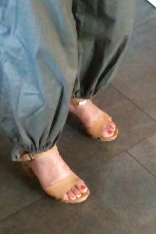 25P Nice feet