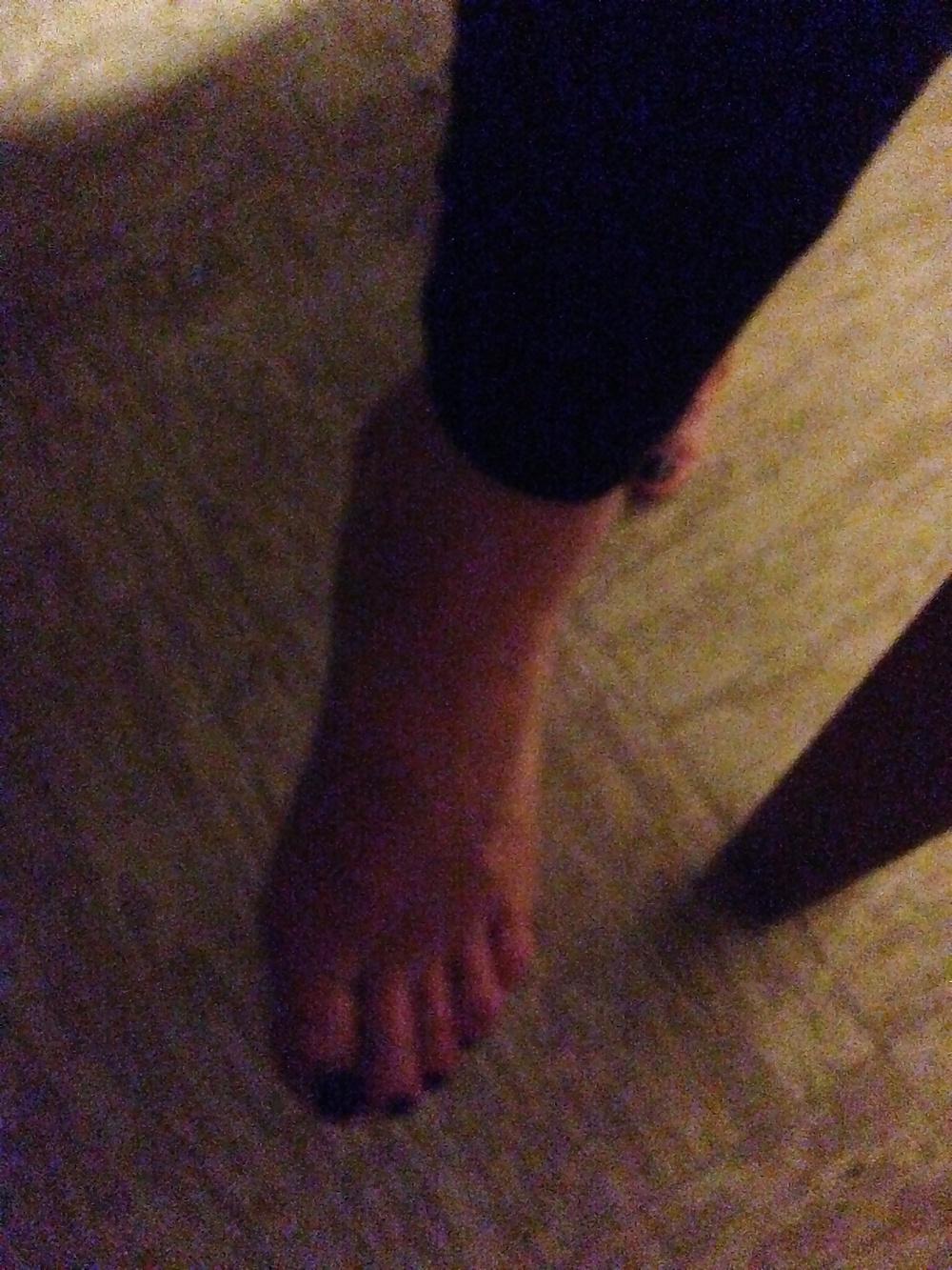 25P Nice feet