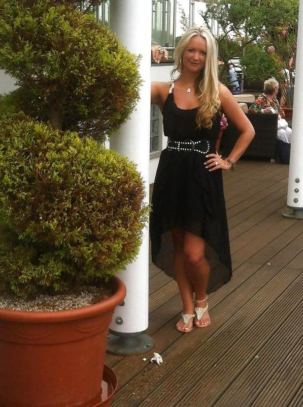 25P Nice feet