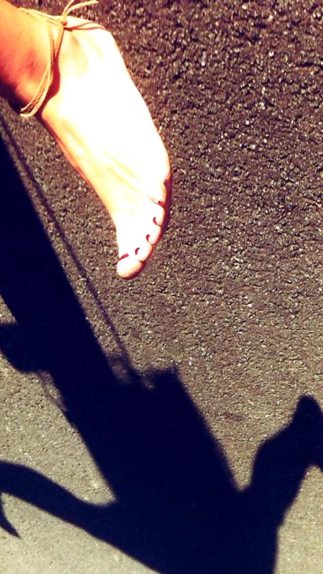 25P Nice feet