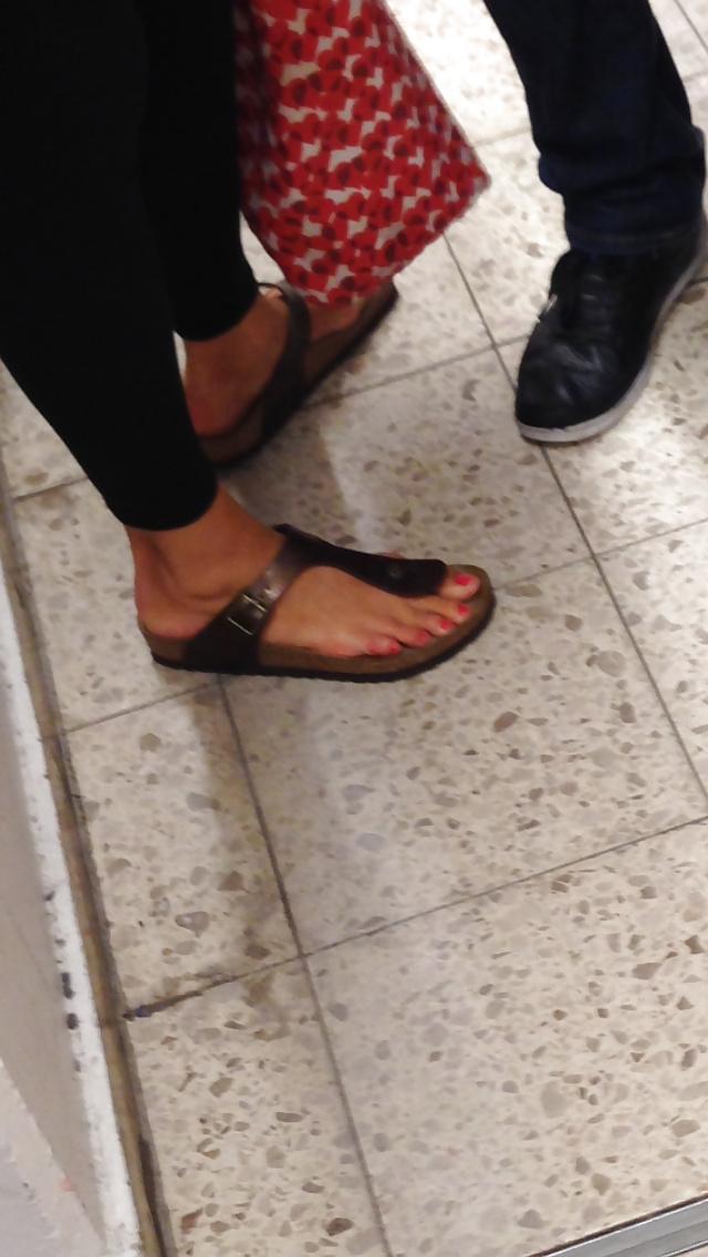 25P Nice feet