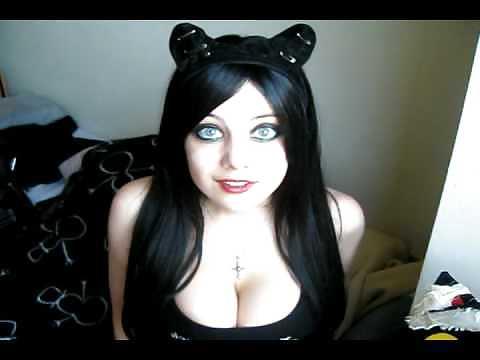 18P Fantastic cleavage