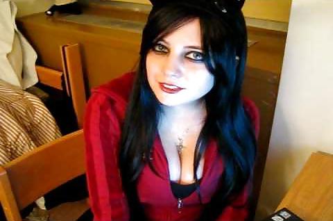 18P Fantastic cleavage