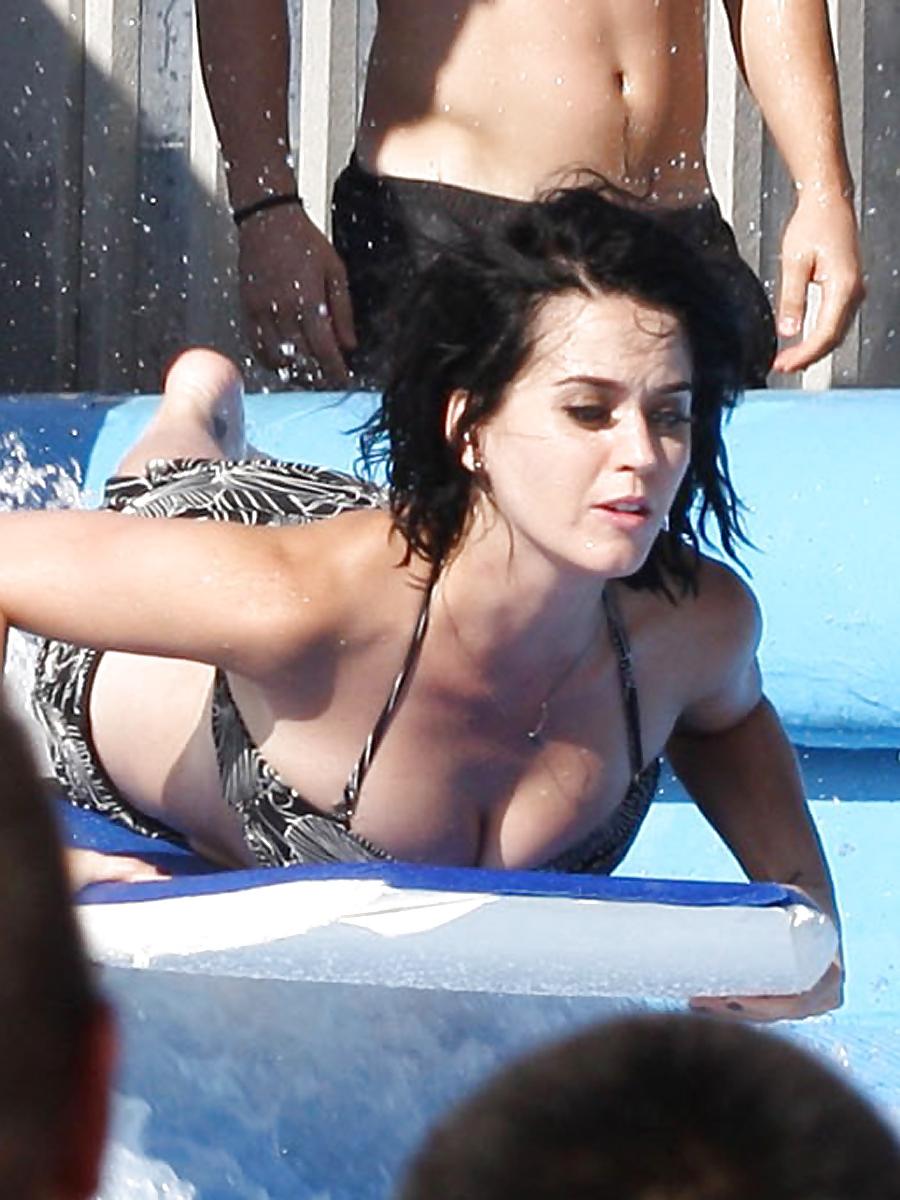 4P Katy Perry Loses Her Bikini Bottoms In Raging Waters 