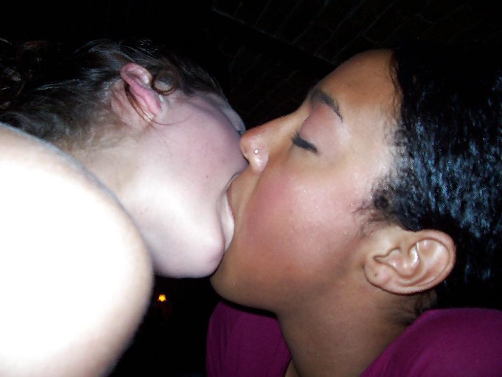 25P Teens Kissing Teen - Les
